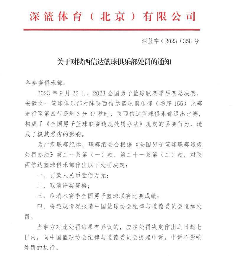 电影中黄金城的外景地选择在了布拉格，在这个典雅美丽欧洲名城的映衬之下，时尚与复古，端庄与张扬，西方美学与东方文化等元素于此交汇，完成了一次完美的碰撞